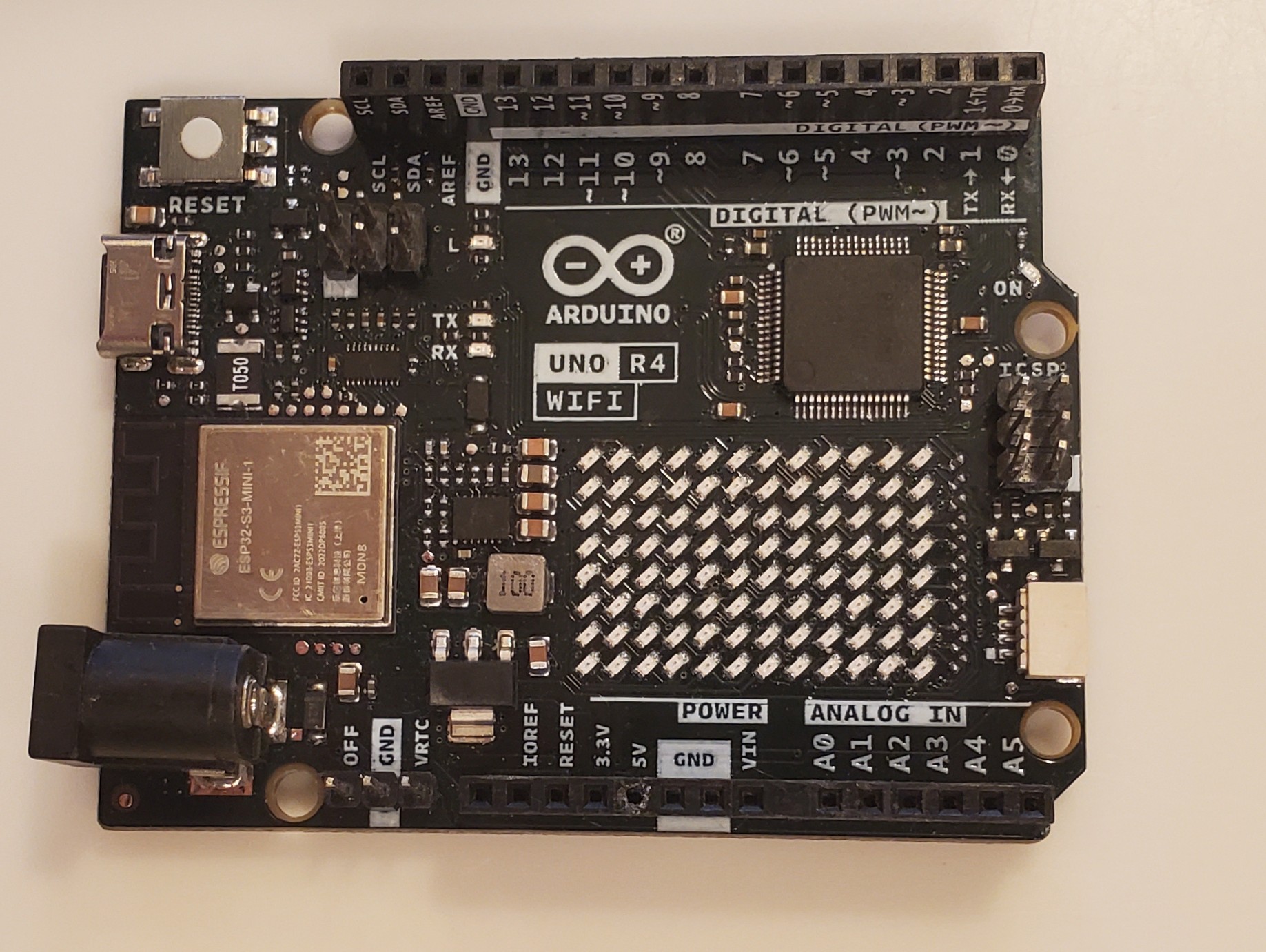 Arduino Uno R4 WiFi Board